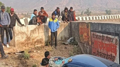 मैहर में घुसडु नदी के पास चालक को नींद का झोंका आया ... कार सवार पन्ना के चार लोगों की मौत, सितंबर में भी गई थीं नौ जानें.. 1 26 11 2024 maihar 26a