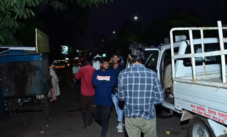 रायपुर में सड़कों पर अतिक्रमण के खिलाफ बड़ी कार्रवाई, 2 ऑटो और 4 ठेले जब्त 1 IMG 20241128 WA0001