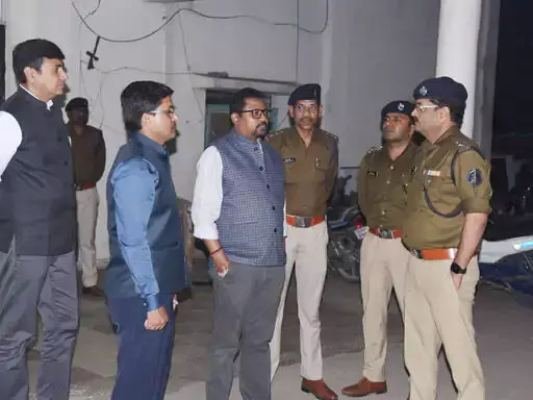 होम सेक्रेटरी ने अचानक थाने में दी दबिश, परिसर में मचा हड़कंप 1 MANOJ
