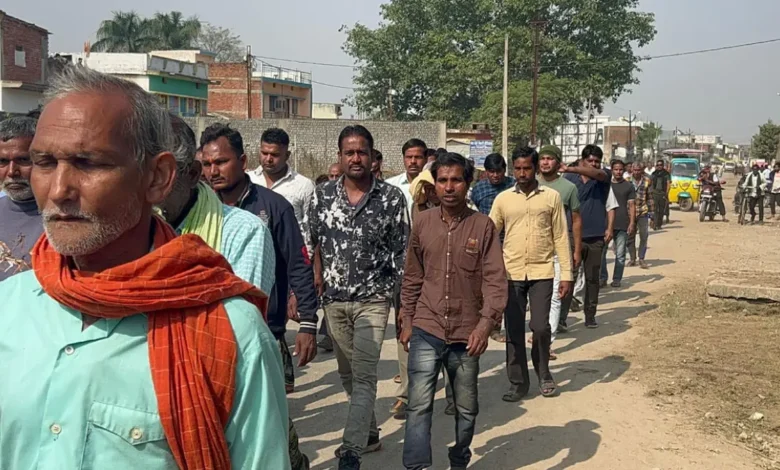 सहकारी केंद्रीय बैंक खोलने की मांग को लेकर ग्रामीणों ने निकाली पैदल यात्रा, भेंट-मुलाकात में पूर्व सीएम ने की थी घोषणा 1 PADYATRA