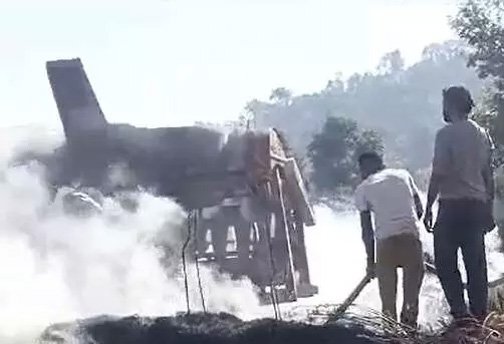 धान मिंजाई के दौरान ट्रैक्टर और थ्रेसर में लगी आग, फसलें जलकर राख 1 TRESAR