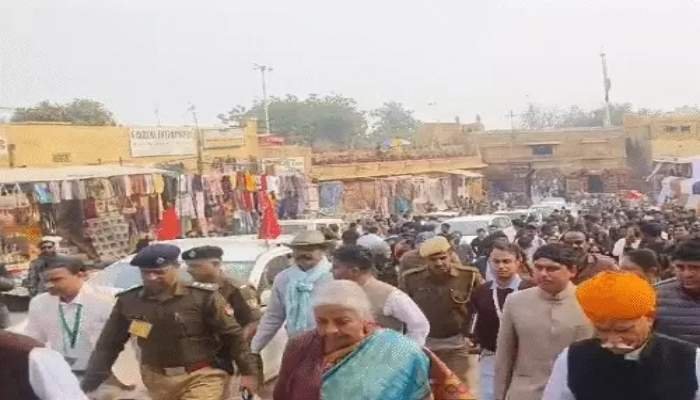 वित्त मंत्री पैदल गलियों में घूमी, पाकिस्तान बॉर्डर पर भी पहुंचीं 1 hadsa 4