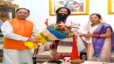 Baba Ramdev in Raipur: बाबा रामदेव ने सीएम साय और स्पीकर रमन सिंह से की सौजन्य मुलाकात