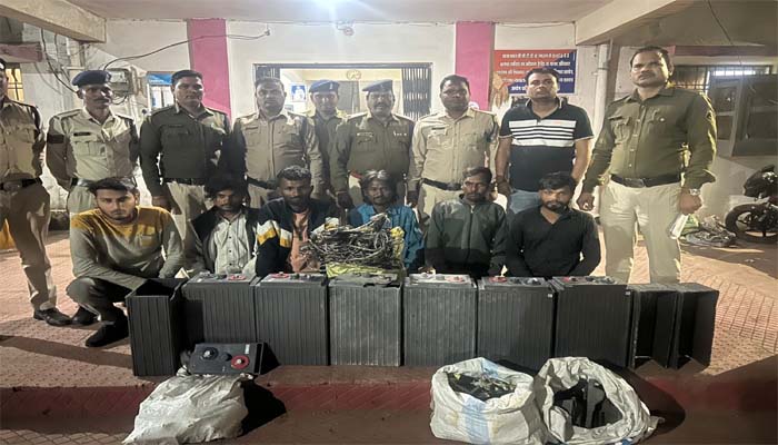 Thief arrested: बैटरी चोरी करने वाले 5 गिरफ्तार, 1 लाख 60 हजार का सामान बरामद