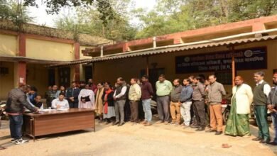 Raipur Collector's action: कलेक्टर ने अचानक DEO ऑफिस में दी दबिश, सभी कर्मचारियों का लिया अटेंडेंस