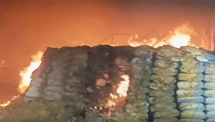 fire in dal mi: दाल मिल में भीषण आग, फायर बिग्रेड की टीम मौके पर तैनात