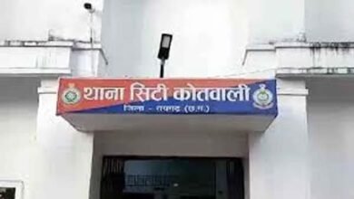 Attack on couple: दंपत्ति पर पड़ोसियों ने किया जानलेवा हमला, ईंट-पत्थर से मारकर किया बुरी तरह घायल