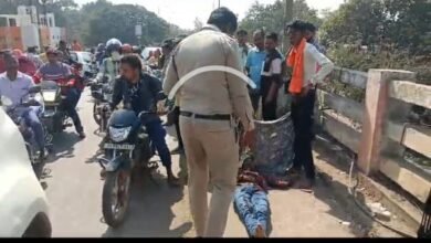 Tragic road accident: ट्रक ने बाइक सवार छात्र को मारी टक्कर, मौके पर मौत 6 Tragic road accident: ट्रक ने बाइक सवार छात्र को मारी टक्कर, मौके पर मौत