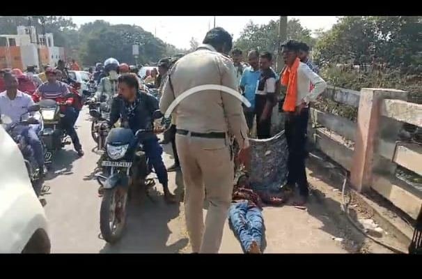 Tragic road accident: ट्रक ने बाइक सवार छात्र को मारी टक्कर, मौके पर मौत