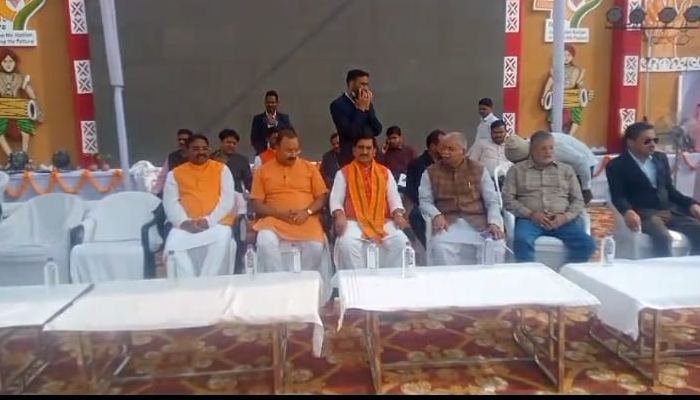 CG: केंद्रीय राज्य मंत्री तोखन साहू पहुंचे उद्योग एवं व्यापार मेला, आयोजकों को दी बधाई