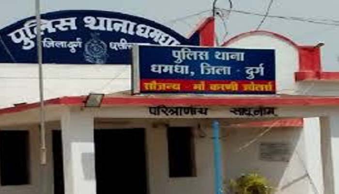 Attempted robbery in the Durg: 3 बदमाशों ने दिनदहाड़े घर में घुसकर की लूट की कोशिश, महिला के शोर मचाने पर सिर फोड़कर हुए फरार 1 Attempted robbery in the Durg: 3 बदमाशों ने दिनदहाड़े घर में घुसकर की लूट की कोशिश, महिला के शोर मचाने पर सिर फोड़कर हुए फरार