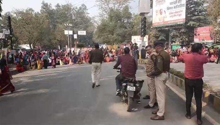 Flora Max Controversy: मंत्री देवांगन ने फेंकवा देने की दी थी धमकी, पुलिस ने दर्ज किया पीड़ित महिलाओं के खिलाफ मामला, कांग्रेसियों ने लगाया मंत्री पर आरोप