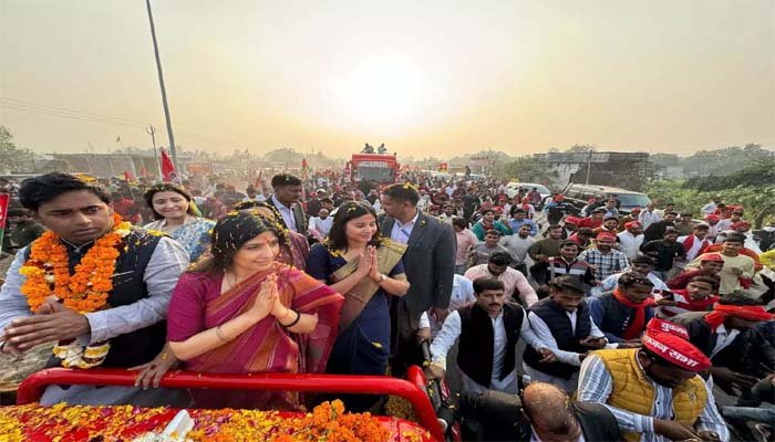 FIR against MP: सांसद डिंपल यादव ने रोड-शो के दौरान किया नियमों का उल्लंघन, FIR दर्ज