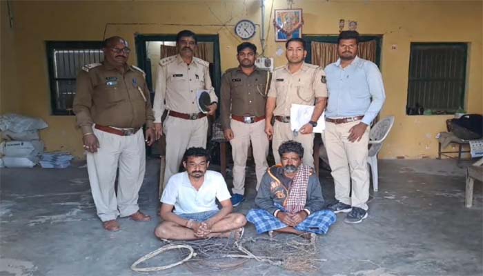 2 hunters arrested: तेंदुआ का शिकार करने वाले 2 आरोपी गिरफ्तार, भारी मात्रा में फेसिंग तार बरामद