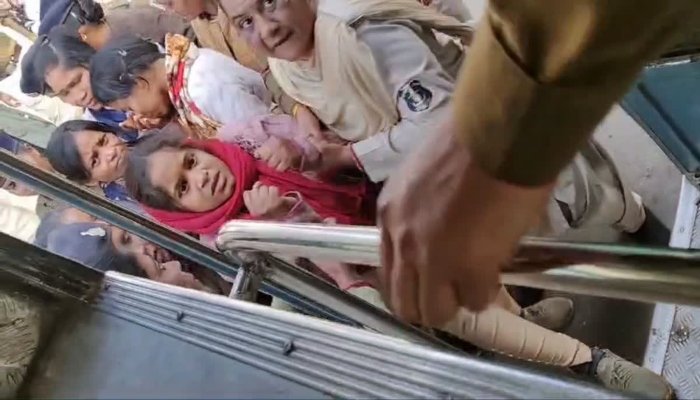 MINISTER OP चौधरी के बंगले के बाहर बवाल, पुलिस ने बढ़ाई सुरक्षा