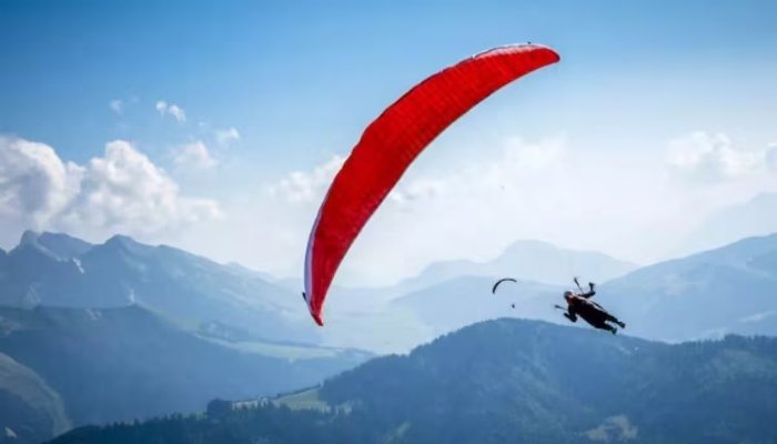PARAGLIDING HADSA: गोवा में पैराग्लाइडिंग हादसा, पुणे की महिला और ट्रेनर की मौत