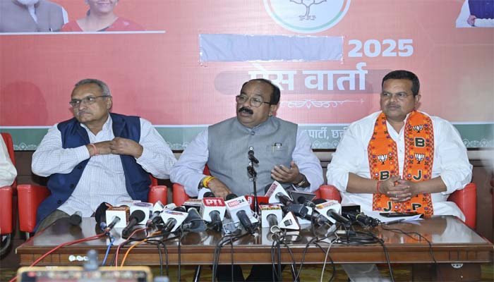 Arun Sav's press conference: डिप्टी सीएम अरुण साव ने पंचायत चुनाव को लेकर दी प्रतिक्रिया, कहा- गांवो में भी भाजपा के पक्ष में सकारात्मक वातावरण, दिल्ली में कांग्रेस शून्य पर रही है, छत्तीसगढ़ के नगर निगमों में भी शून्य पर रही, कांग्रेस लगातार शून्य की ओर बढ़ रही है 1 Arun Sav's press conference: डिप्टी सीएम अरुण साव ने पंचायत चुनाव को लेकर दी प्रतिक्रिया, कहा- गांवो में भी भाजपा के पक्ष में सकारात्मक वातावरण, दिल्ली में कांग्रेस शून्य पर रही है, छत्तीसगढ़ के नगर निगमों में भी शून्य पर रही, कांग्रेस लगातार शून्य की ओर बढ़ रही है