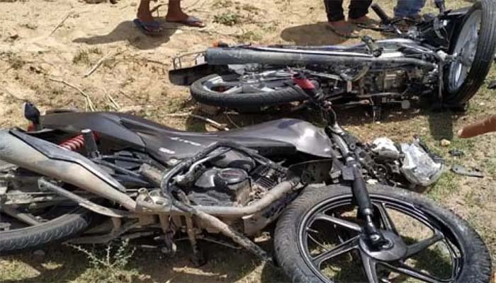 Tragic road accident: 2 बाइकों के बीच जबरदस्त भिड़त, 3 की मौत 4 की हालत गंभीर
