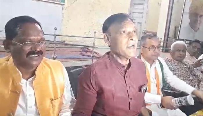 Municipal body elections: कांग्रेस का भाजपा पर हमला, निर्वाचन अधिकारियों की निष्पक्षता पर उठाए सवाल, तबादला की रखी मांग