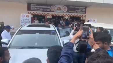 Fighting between student groups: गुरु घासीदास विवि के छात्र गुटों के बीच जमकर मारपीट, HOD पर लगाए गंभीर आरोप