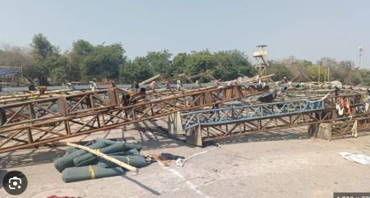 भिलाई में टेंट का हेवी स्ट्रक्चर गिरने से हादसा, लोग हुए घायल.... 1 Capture 64