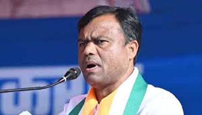 PCC Chief's statement: 2500 गरीब मजदूरों को थाने में बैठाना अत्याचार - दीपक बैज