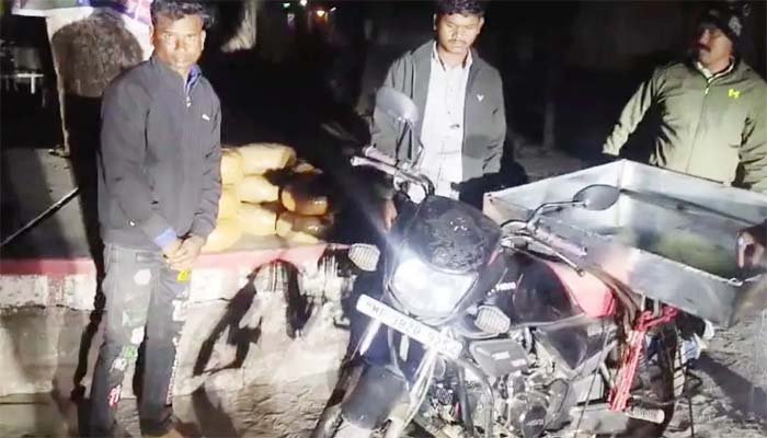 Ganja smuggler arrested: फेरीवाला बनकर गांजा की तस्करी करते 2 गिरफ्तार, आरोपियों से 45 लाख का गांजा बरामद