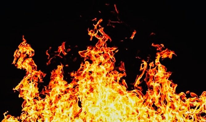 Fire accident:भारी आग से बारदाना गोदाम राख, घटना का वीडियो वायरल! 1 IMG 20250227 171558