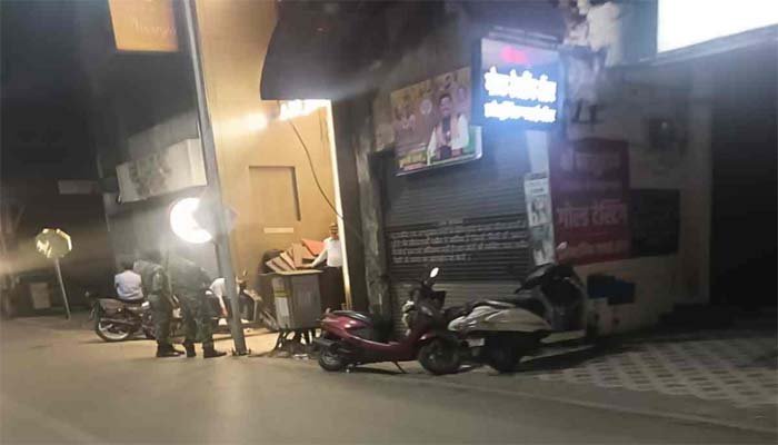 IT raid in Raipur: IT की टीम ने सदर बाजार में की रेड कार्रवाई, सराफा कारोबारी के ठिकानों पर चल रही जांच 1 IT raid in Raipur: IT की टीम ने सदर बाजार में की रेड कार्रवाई, सराफा कारोबारी के ठिकानों पर चल रही जांच