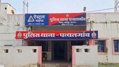 Dispute regarding money: दो युवकों को उधार का पैसा वापस मांगना पड़ा महंगा, गुपचुप ठेले वाले ने धारदार हथियार से किया हमला, दोनों की हालत गंभीर