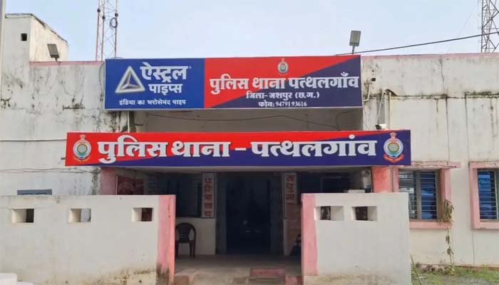Dispute regarding money: दो युवकों को उधार का पैसा वापस मांगना पड़ा महंगा, गुपचुप ठेले वाले ने धारदार हथियार से किया हमला, दोनों की हालत गंभीर 1 Dispute regarding money: दो युवकों को उधार का पैसा वापस मांगना पड़ा महंगा, गुपचुप ठेले वाले ने धारदार हथियार से किया हमला, दोनों की हालत गंभीर