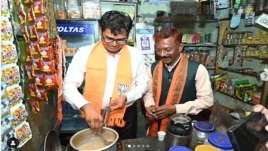 Municipal body elections: मंत्री ओपी चौधरी ने महापौर प्रत्याशी के ठेले पर बनाया चाय, पोस्ट कर लिखा- लोकतंत्र की यही असली पहचान