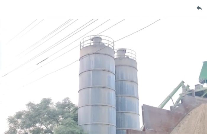 Negligence of administration: शासन-प्रशासन की बड़ी लापरवाही, बैचिंग प्लांट से उड़ रहा धूल और राखड़, रहवासियों में बिमारियों का खतरा