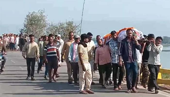 कार हादसे में सांसद गंभीर; बेटे बहू भी घायल, महाकुंभ से लौटने के दौरान हुआ हादसा