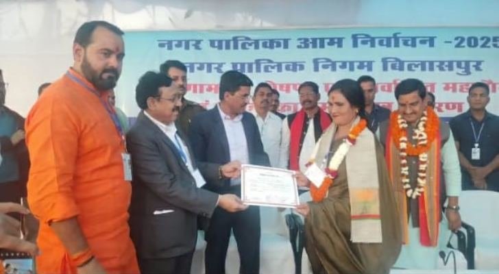 Municipal election winners: नवनिर्वाचित महापौर सहित सभी नवनिर्वाचित वार्ड पार्षदों को दिया गया प्रशस्ति पत्र