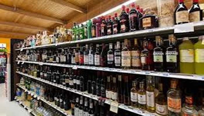 Theft in liquor store: शराब दुकान में चोरी, अंग्रेजी शराब और बियर सहित 1 लाख से ज्यादा की चोरी