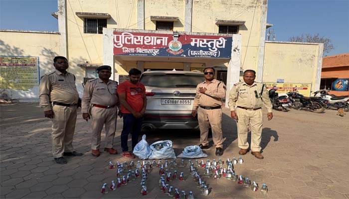 Liquor smuggling: कार से शराब तस्करी करने वाला आरोपी गिरफ्तार, 142 पाव शराब जब्त