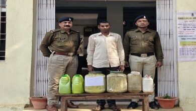 Action on illegal liquor: 50 लीटर महुआ शराब जब्त, 1 आरोपी गिरफ्तार