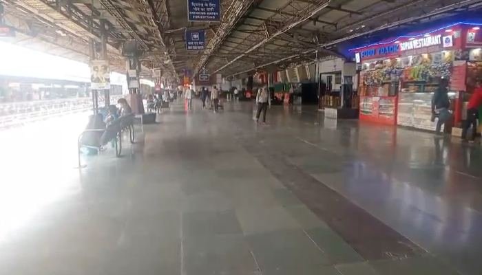 TTE room closed : यात्रियों की मुश्किलें बढ़ी, रेलवे प्रबंधन ने टीटीई रूम बंद करने का लिया फैसला