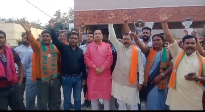 Municipal Corporation Elections: राजेश त्रिवेदी को वार्ड 5 से मिल रहा जोरदार जनसमर्थन 1 Municipal Corporation Elections