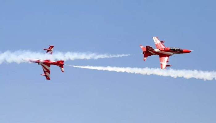 Aero India 2025: आसमान में अमेरिकी-रूसी और भारतीय फाइटर जेट्स ने भरी उड़ाने, सोशल मीडिया में फोटो हुई वायरल....