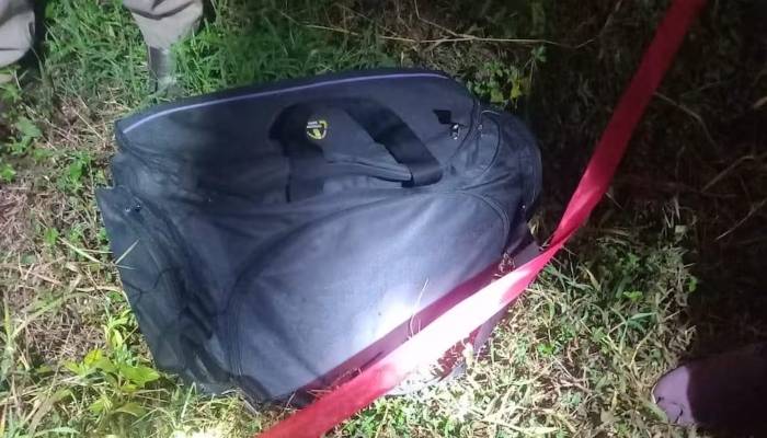 MURDER: बैग के अंदर मिले शव के टुकड़े, हिरासत में संदिग्ध 1 MURDER: बैग के अंदर मिले शव के टुकड़े, हिरासत में संदिग्ध