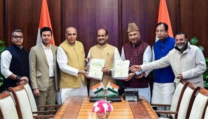 Wakf Bill: आज संसद में पेश होगी JPC रिपोर्ट, विपक्ष ने लगाए गंभीर आरोप