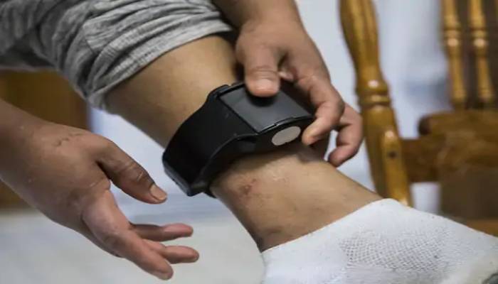 Illegal Immigrant: अवैध अप्रवासी भारतीयों को अमेरिका में लगाया गया ट्रैकर, 24 घंटे लोकेशन की निगरानी 1 Illegal Immigrant: अवैध अप्रवासी भारतीयों को अमेरिका में लगाया गया ट्रैकर, 24 घंटे लोकेशन की निगरानी