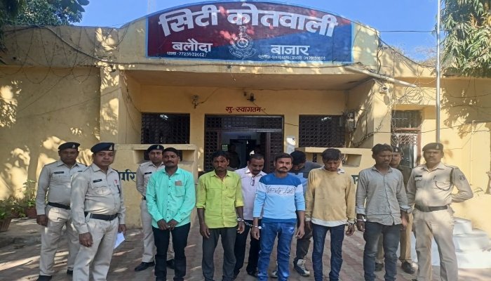 NAGRI NIKAY CHUNAV: बलौदाबाजार-भाटापारा पुलिस का एक्शन 110 वारंटी चढ़े हत्थे