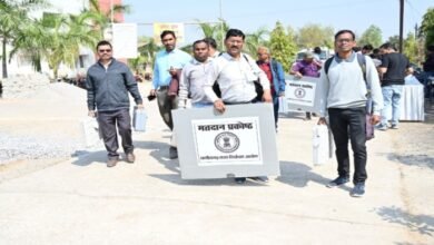 NAGRI NIKAY: 234 मतदान केंद्रों के लिए दल रवाना, कलेक्टर ने मतदानकर्मियों का बढ़ाया हौसला