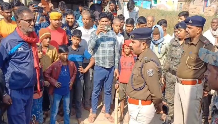 VIVIAD: मां दुर्गा की प्रतिमा तोड़ी, बवाल के बाद सड़क जाम