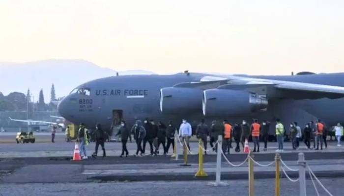 Illegal NRIs: अमेरिका ने 116 भारतीयों को जबरन वापस भेजा, एयरपोर्ट में मंत्रियों ने किया स्वागत; आज आएगा तीसरा जत्था 1 Illegal NRIs: अमेरिका ने 116 भारतीयों को जबरन वापस भेजा, एयरपोर्ट में मंत्रियों ने किया स्वागत; आज आएगा तीसरा जत्था