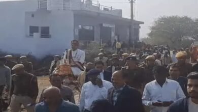 Bullying: दलित दूल्हे को घोड़ी पर न बैठने देने की धमकी, पुलिस के पहरे में निकली बारात