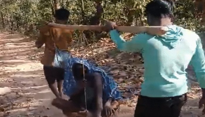 रायगढ़ में मरीज को कांवड़ में लेकर जाते है परिजन, SDM बोले समस्या का करेंगे समाधान